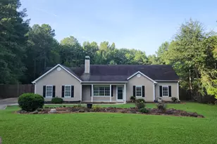 135 Riverside Ct, Sharpsburg, GA 30277 - Photo 2