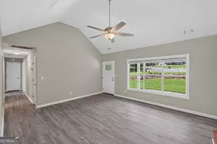 135 Riverside Ct, Sharpsburg, GA 30277 - Photo 8