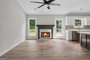 164 Goodman Dr, Fayetteville, GA 30215 - Photo 2