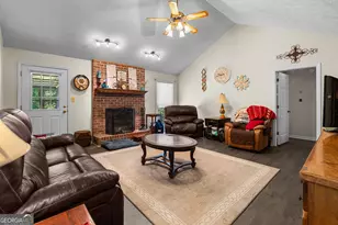 55 Manor Cir, Sharpsburg, GA 30277 - Photo 6
