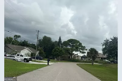 605 SW 7th Place, Cape Coral, FL 33991 - Photo 4