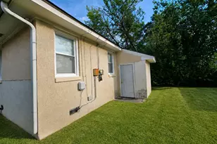 916 Carver St, Savannah, GA 31415 - Photo 8