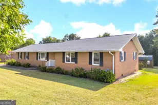 1229 Crestview Dr, Elberton, GA 30635 - Photo 2