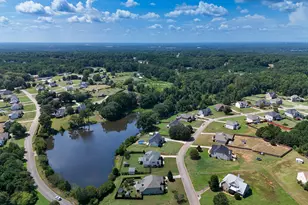 124 Hamilton Lake Dr, Lagrange, GA 30241 - Photo 2
