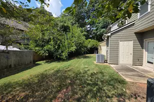 1722 Bayrose Cir, East Point, GA 30344 - Photo 4