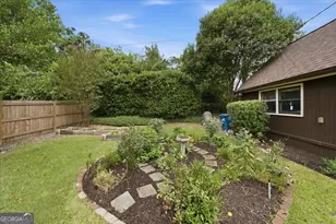 3857 Drury Dr, Macon, GA 31204 - Photo 10