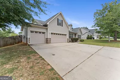 205 Christopher Luke Circle, Perry, GA 31069 - Photo 2