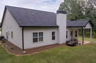 212 Live Oak Ln, Comer, GA 30629 - Photo 2