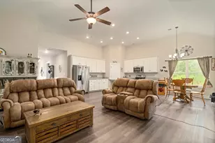 212 Live Oak Ln, Comer, GA 30629 - Photo 4