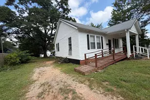 204 Royal Ave, Hogansville, GA 30230 - Photo 2