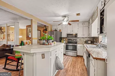 5228 Tina Court, Stone Mountain, GA 30083 - Photo 4