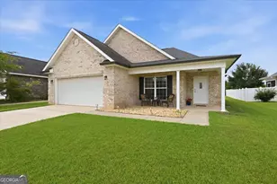 305 Lamplight Dr, Byron, GA 31008 - Photo 1