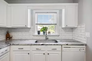 81 Mt Vernon Cir, Sandy Springs, GA 30338 - Photo 8