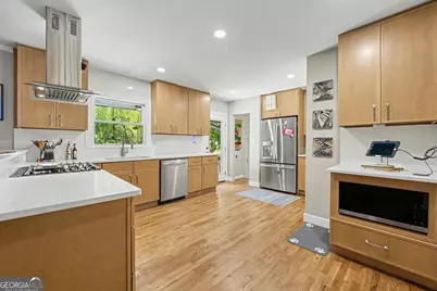 747 Starlight Court, Atlanta, GA 30342 - Photo 10