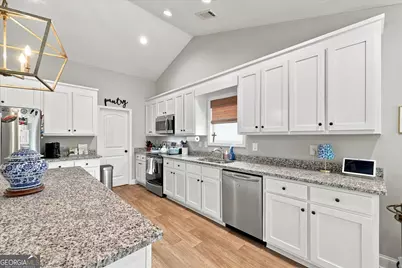 276 Kinsley Way, Statham, GA 30666 - Photo 16