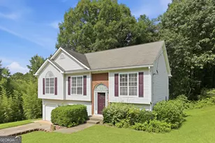 4876 Hunt Club Dr, Flowery Branch, GA 30542 - Photo 2