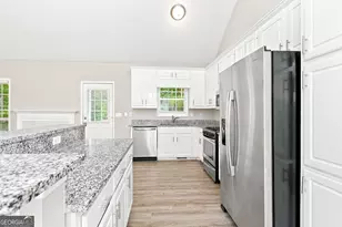 4876 Hunt Club Dr, Flowery Branch, GA 30542 - Photo 6