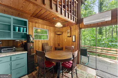 302 Normandy Trail, Lavonia, GA 30553 - Photo 10