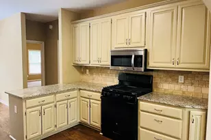 70 Indian Bluff Dr, Sharpsburg, GA 30277 - Photo 16