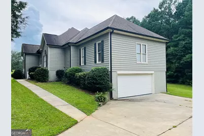 70 Indian Bluff Drive, Sharpsburg, GA 30277 - Photo 2