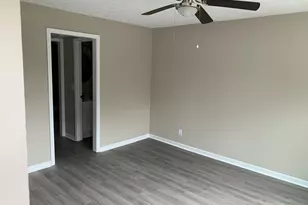 72 E Whitman St, Toccoa, GA 30577 - Photo 2
