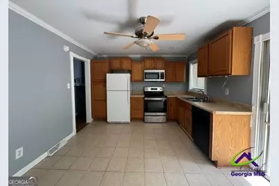 111 Glendale Court, Warner Robins, GA 31088 - Photo 2