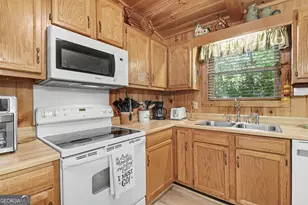 77 Violet Ln, Clayton, GA 30525 - Photo 10