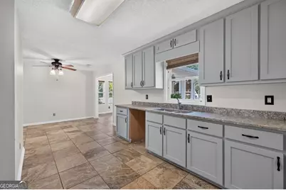 138 Lakeshore Circle NE, Milledgeville, GA 31061 - Photo 16