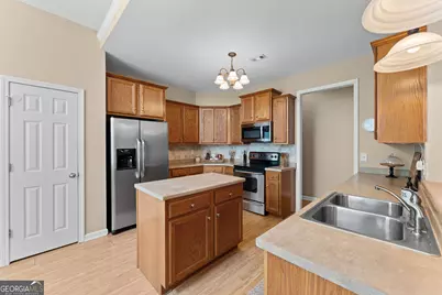 223 Loudon Hill Drive, Warner Robins, GA 31088 - Photo 12