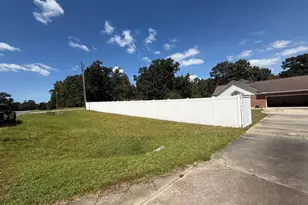 201 Strawberry Cir, Dublin, GA 31021 - Photo 4