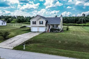 137 Stonebrooke Dr, Colbert, GA 30628 - Photo 2