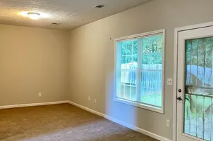 8262 Parkwood Pl, Jonesboro, GA 30238 - Photo 12