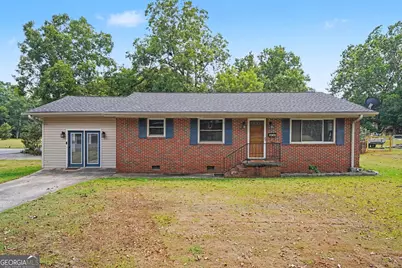 415 Taylor Street, Barnesville, GA 30204 - Photo 2