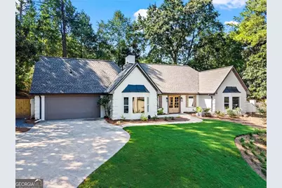 2552 Hollycreek Drive NE, Marietta, GA 30062 - Photo 2