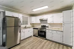 1077 Ponderosa Park Dr, Forest Park, GA 30297 - Photo 6