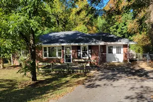 432 Lakeview Dr SW, Winder, GA 30680 - Photo 1
