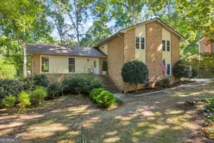 832 Sweet Briar Ln SE, Conyers, GA 30094 - Photo 2