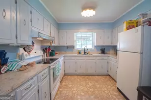 2300 Walnut Ln, Waycross, GA 31501 - Photo 8