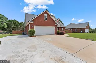 318 Christopher Luke Cir, Perry, GA 31069 - Photo 2