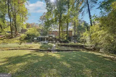 2073 E Roxboro Road NE #B, Brookhaven, GA 30324 - Photo 2