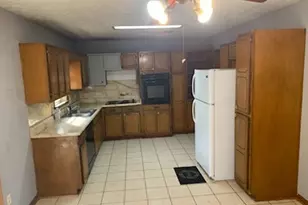35 Triple Crown Ln, Ellenwood, GA 30294 - Photo 2