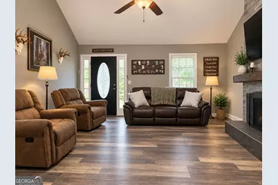 913 Century Oak Drive, Winder, GA 30680 - Photo 4