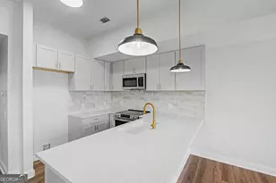 302 Lorch St, Savannah, GA 31401 - Photo 12