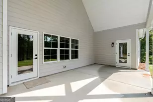 2424 Fischer Rd, Sharpsburg, GA 30277 - Photo 14