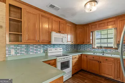 27 Patricia Lane, Hazlehurst, GA 31539 - Photo 8
