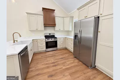 420 Lake Place Drive, Lavonia, GA 30553 - Photo 2