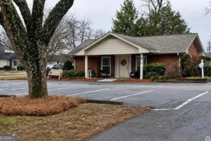 560 N Jeff Davis Dr, Fayetteville, GA 30214 - Photo 1