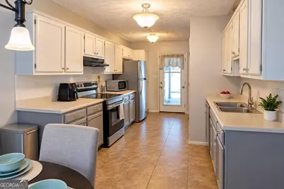 180 Oakwood Circle, Stockbridge, GA 30281 - Photo 2