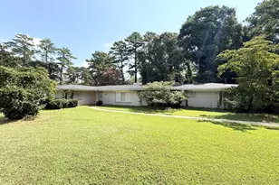 802 Kenilworth Cir, Stone Mountain, GA 30083 - Photo 1