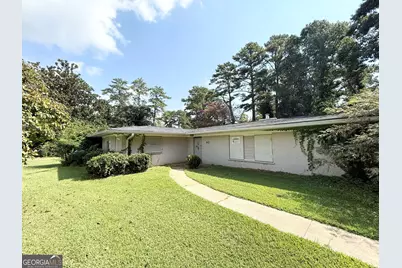 802 Kenilworth Circle, Stone Mountain, GA 30083 - Photo 2